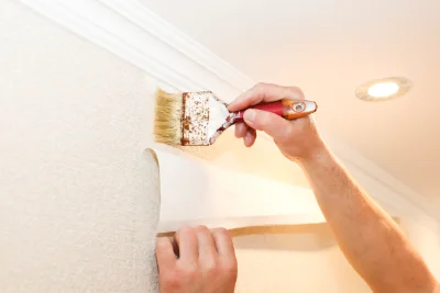 Pose de papier peint à Huelgoat — revêtements muraux et toiles de verre